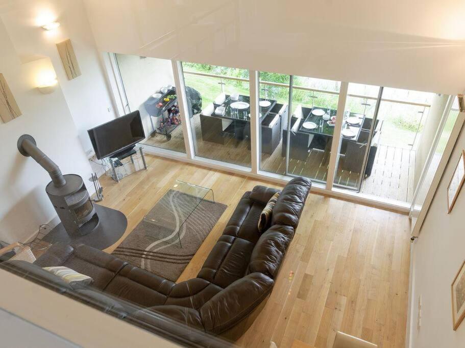 Cotswolds Lake Side Home With Luxury Spa Swallows Nest,Lower Mill Estate, Lakeside Home And Spa With A Harry Potter Cupboard Under The Stairs Somerford Keynes Extérieur photo